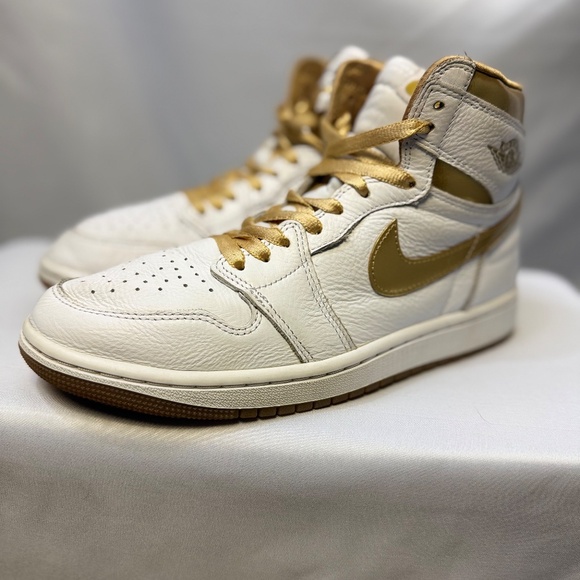 Nike Air Jordan 1 Retro High OG White/Metallic Gold Womens Size 8 FD2596-107 - Picture 4 of 14